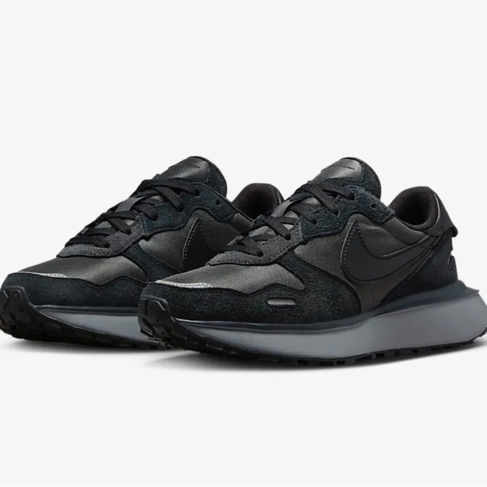 Nike Black Sneakers
